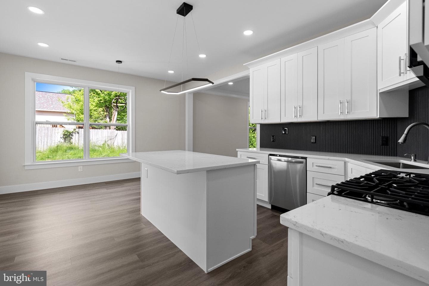 825 Elm Avenue photo 8