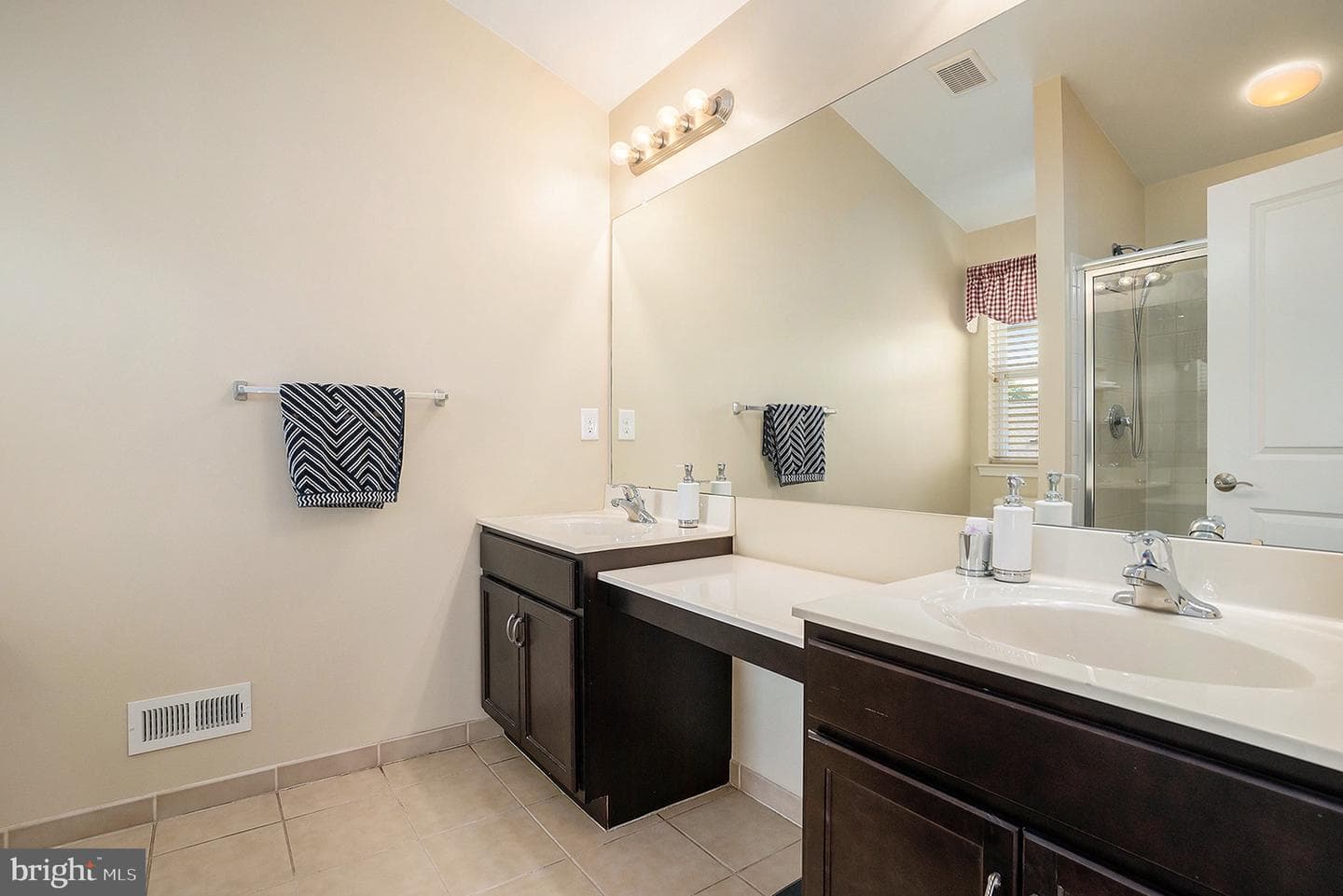 305 Van Artsdalen Court photo 21