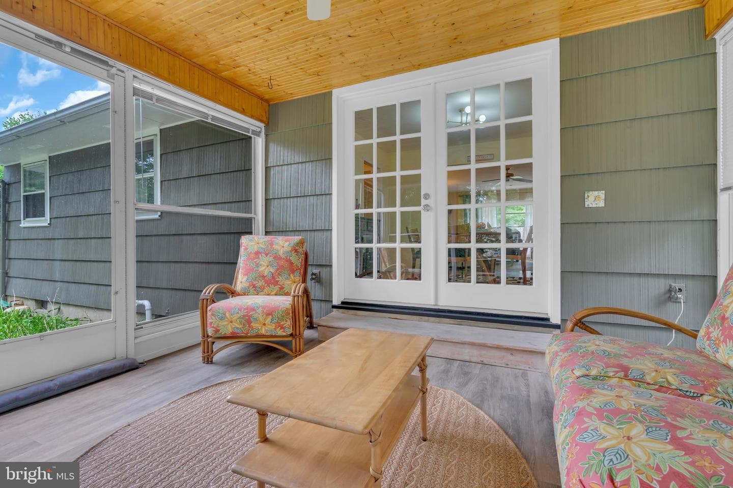 860 Queens Drive photo 22