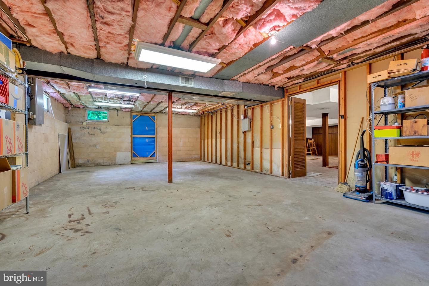 860 Queens Drive photo 49
