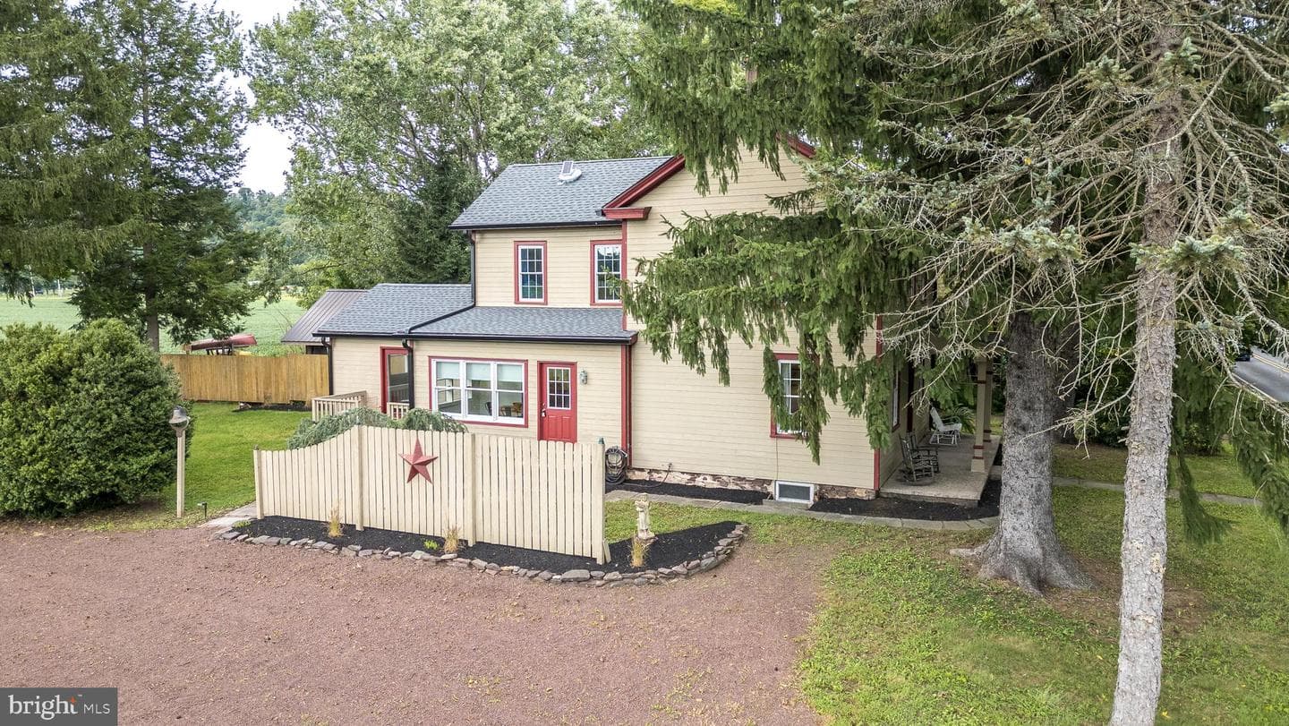 1055 River Road photo 32