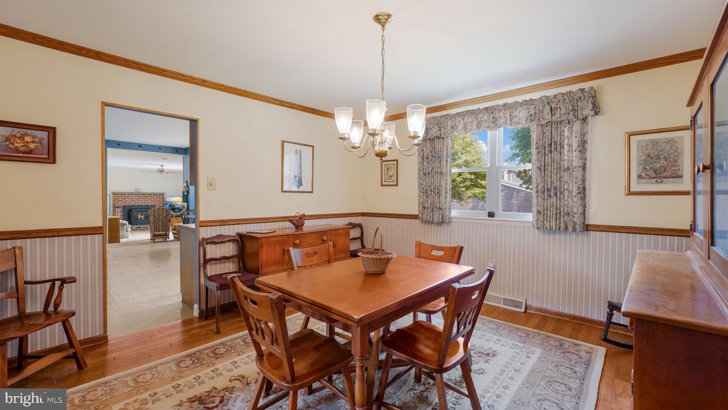 1275 Sturbridge Drive photo 9