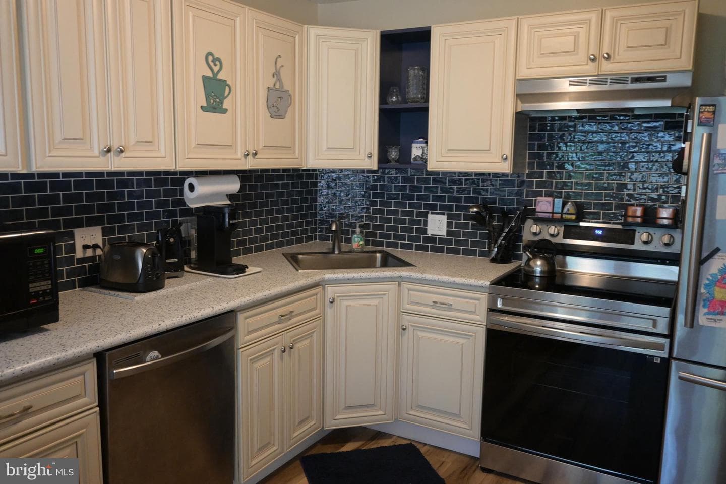 416 N Erie Avenue photo 12