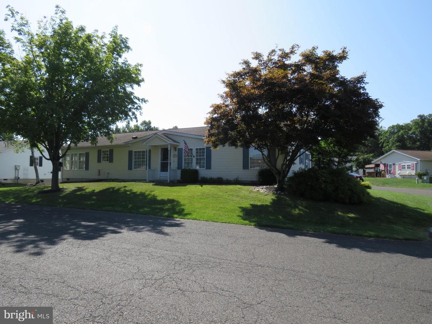184 Hummingbird Court S photo 4