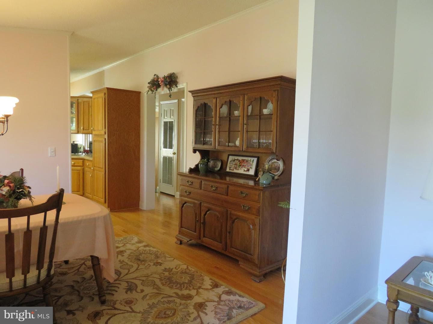 184 Hummingbird Court S photo 9