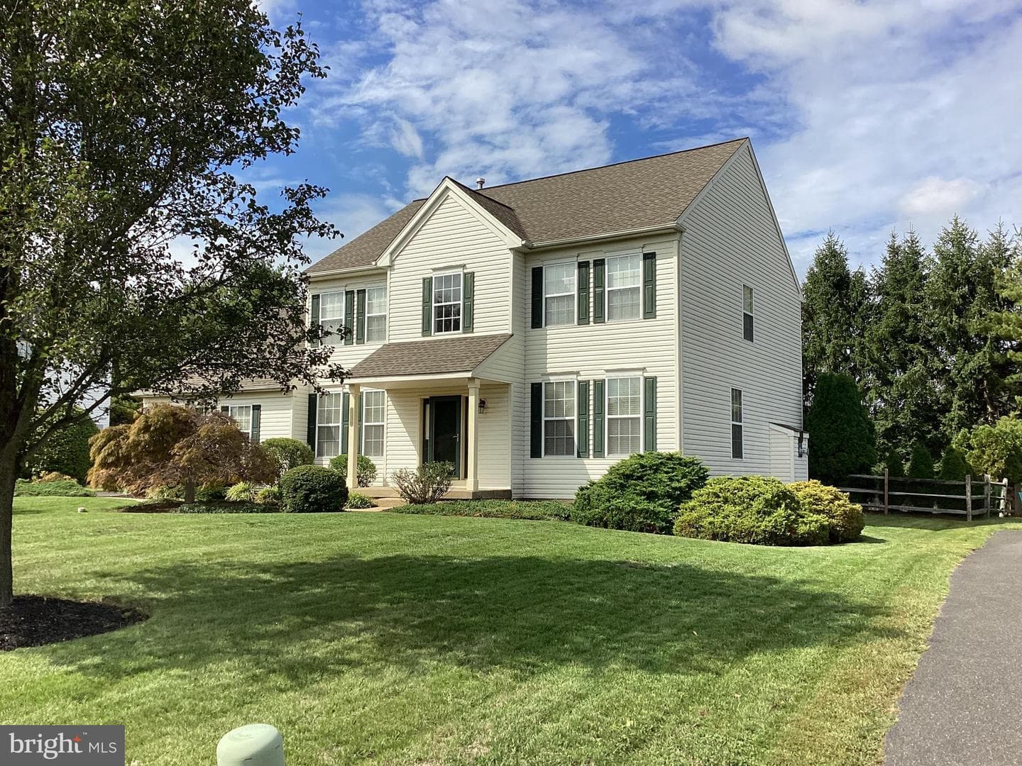1832 Heritage Drive photo 3