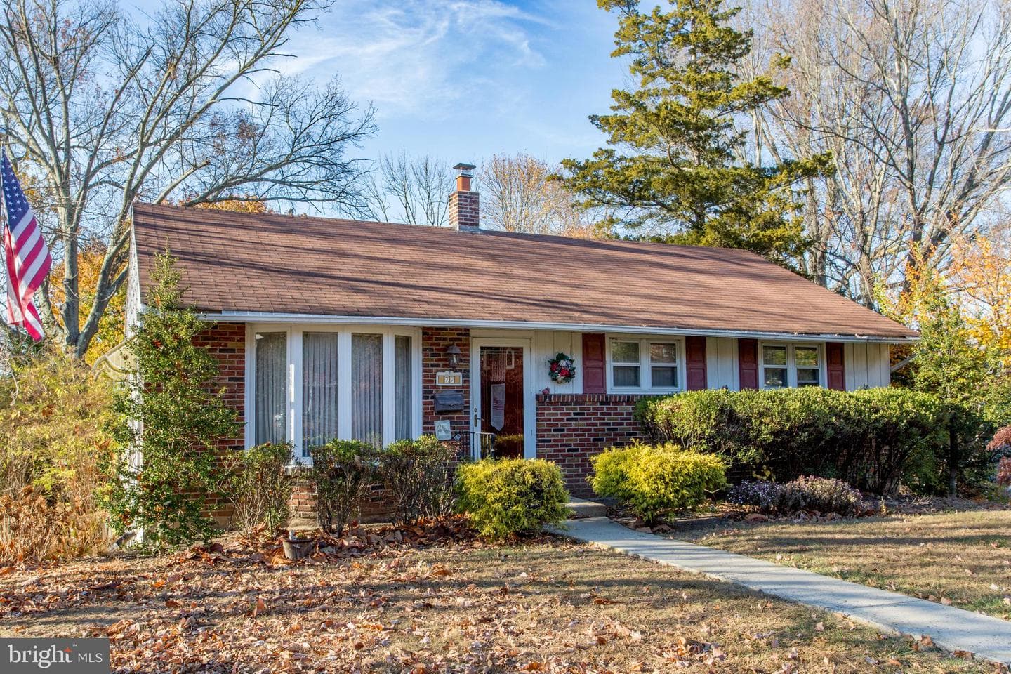 77 Davis Road photo 2