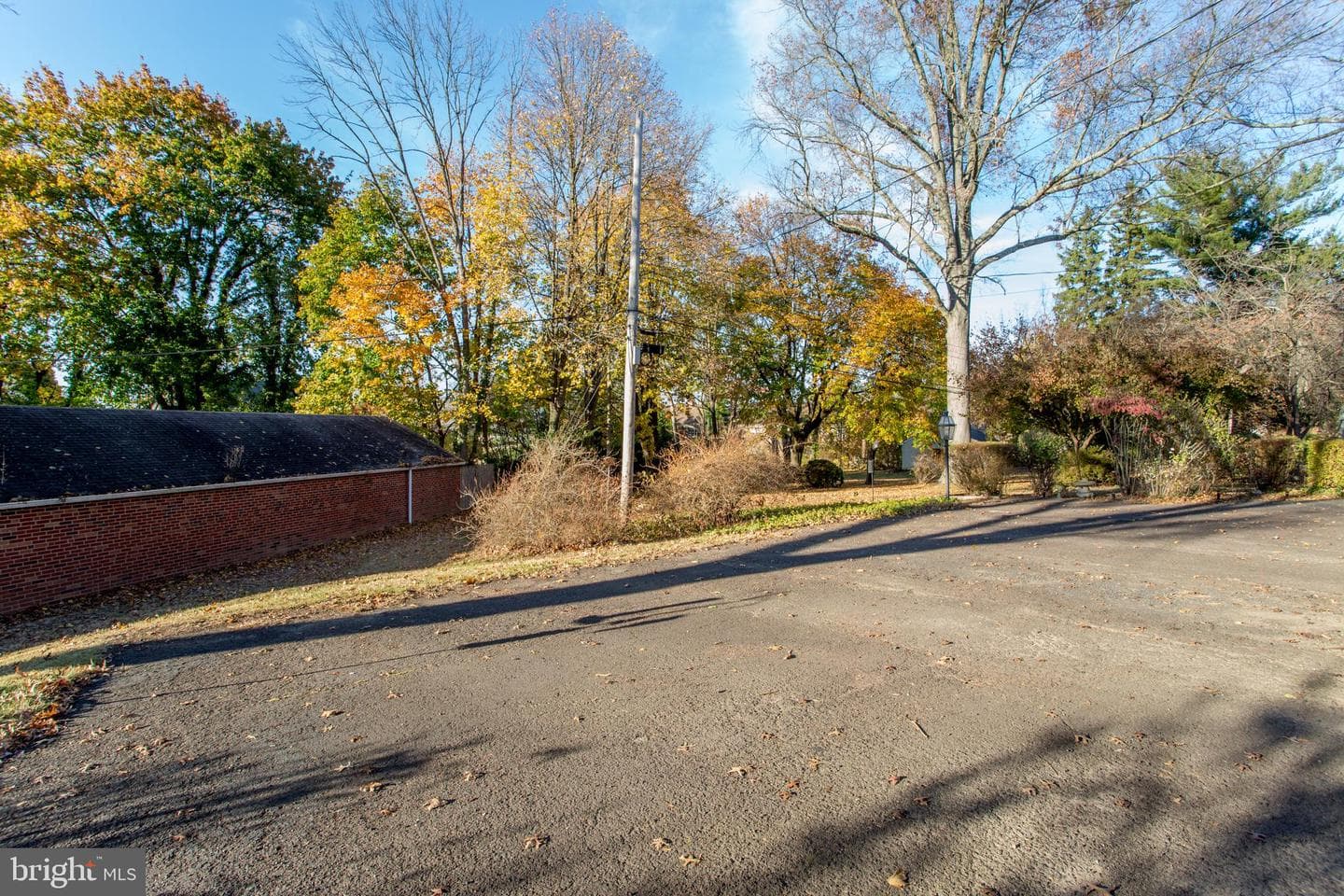77 Davis Road photo 26