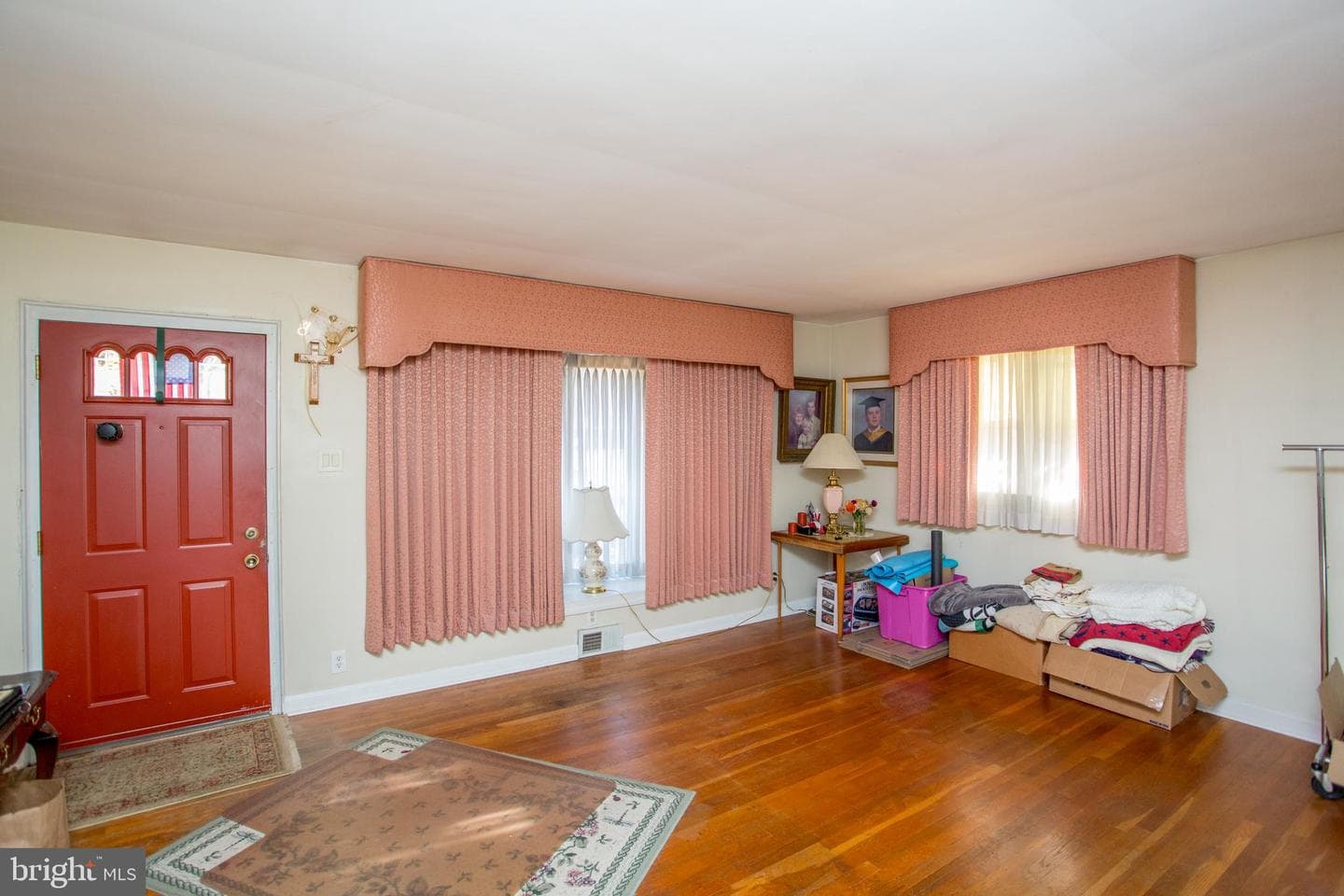 77 Davis Road photo 3