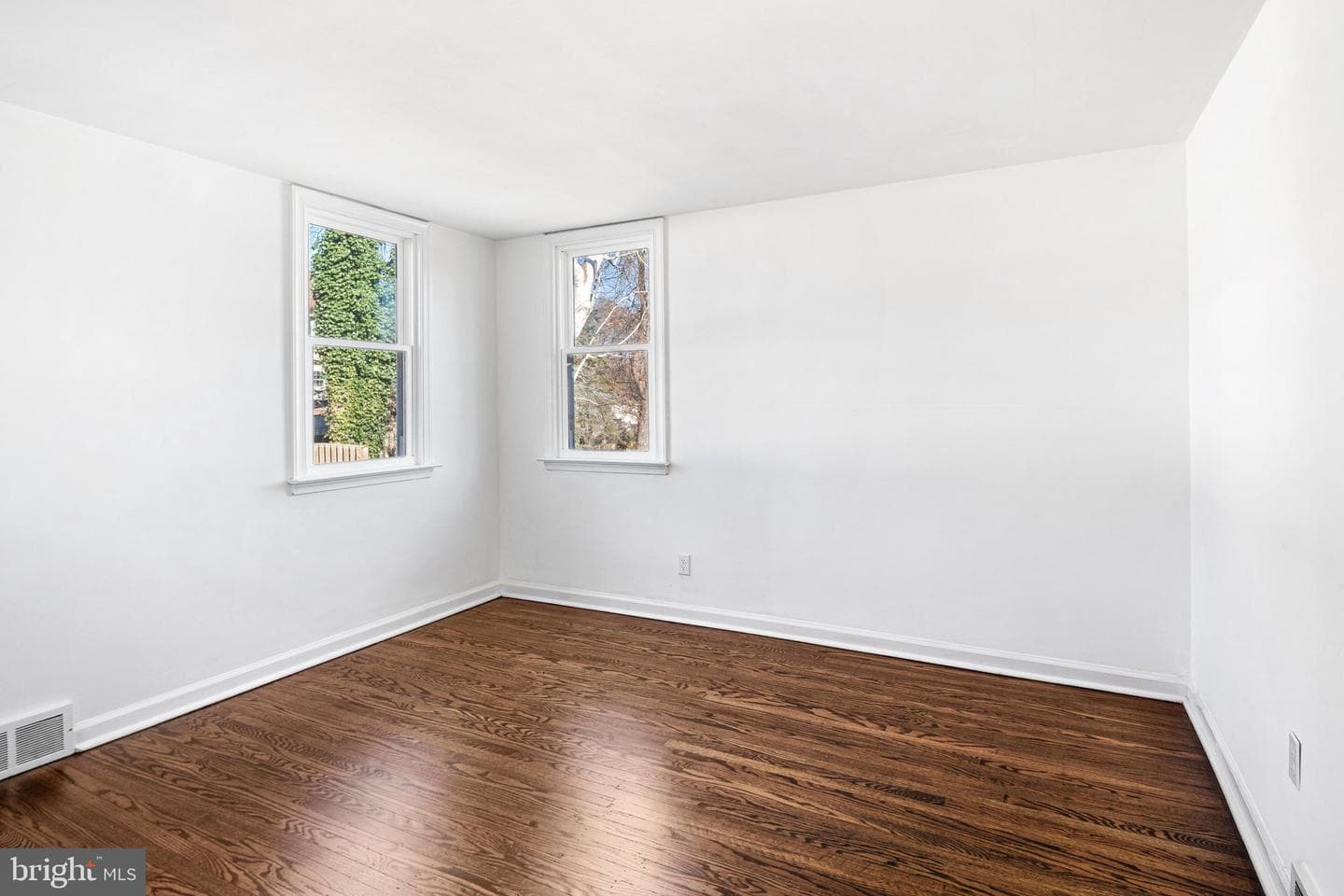 32 N Midway Avenue photo 20