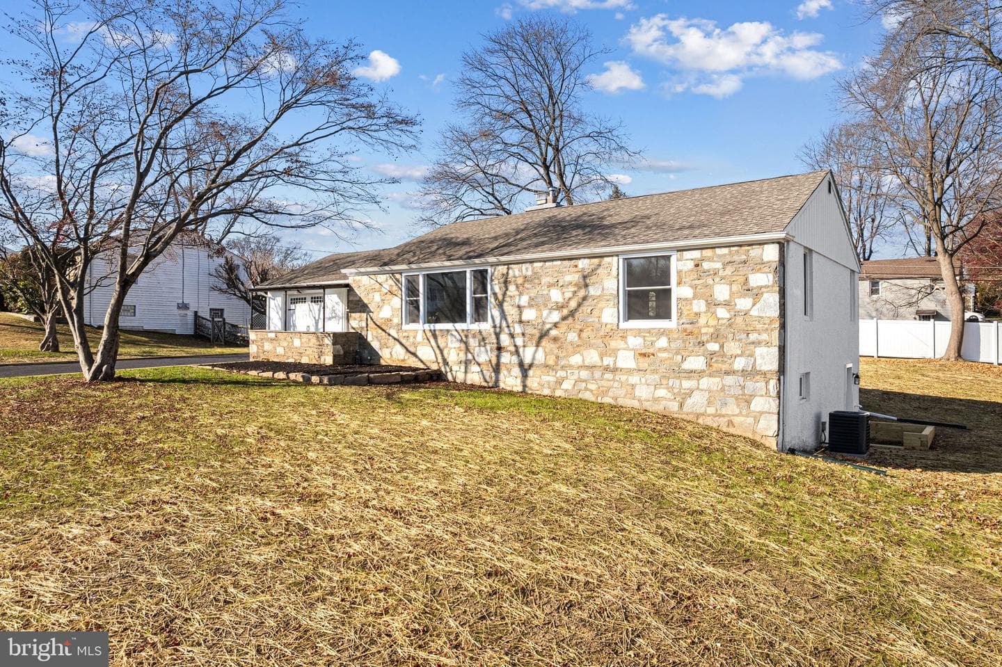 32 N Midway Avenue photo 4