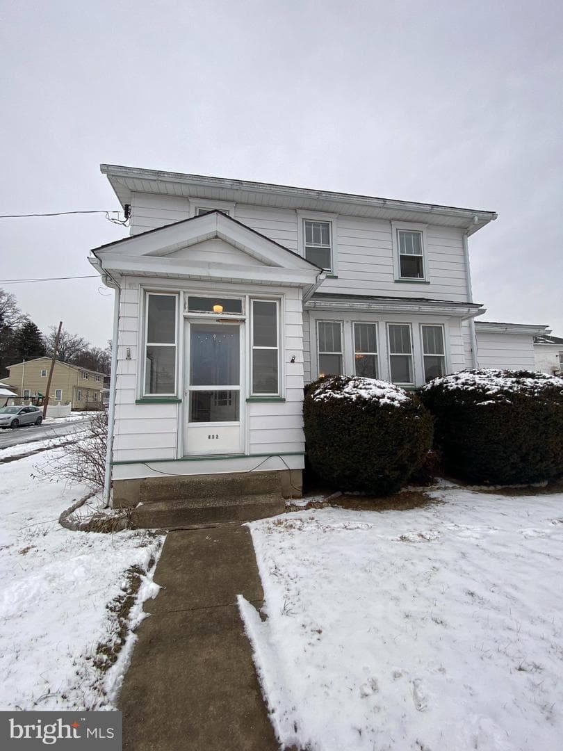 202 Catherine Street photo 2