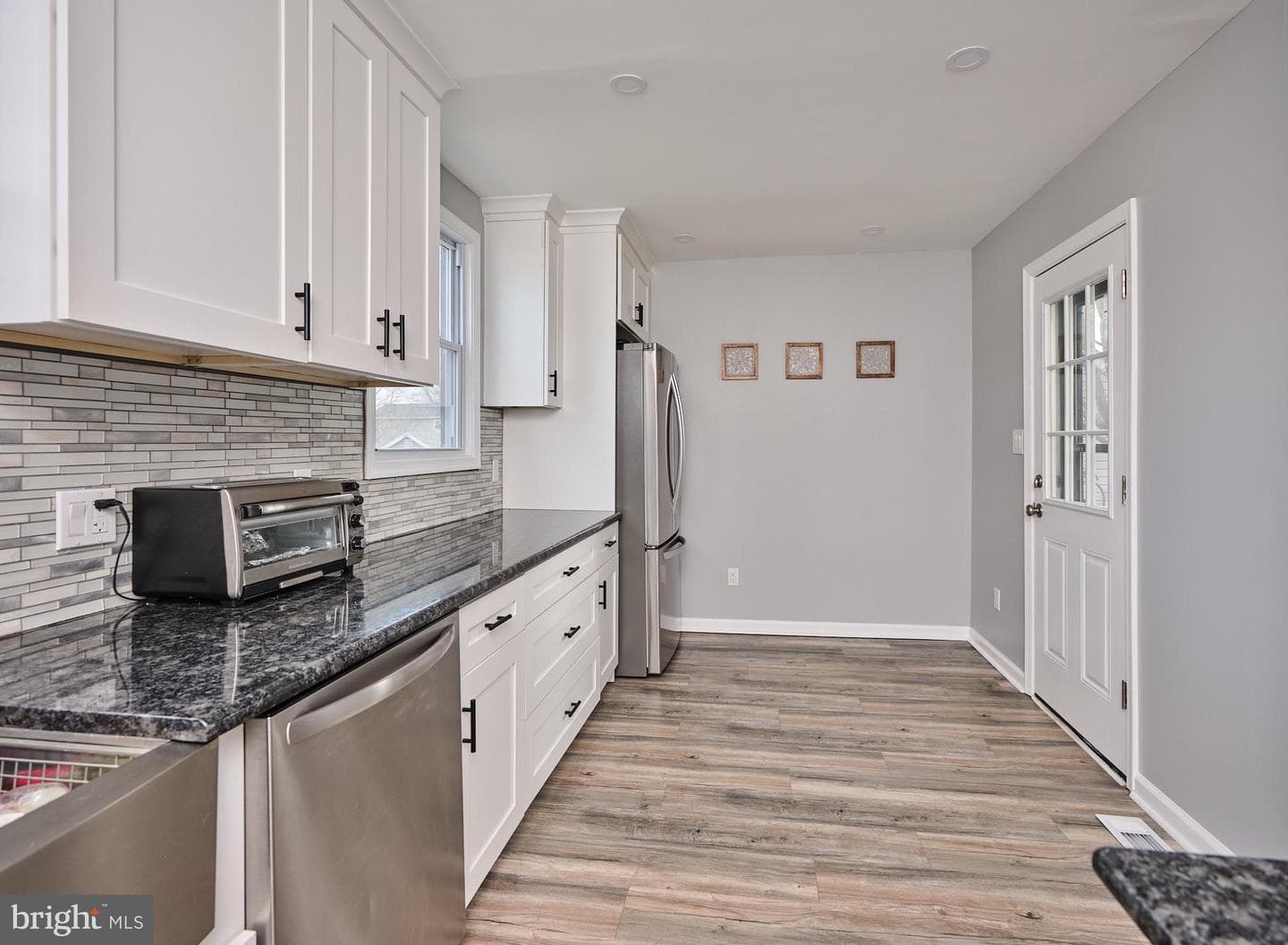 516 Avenue C photo 7