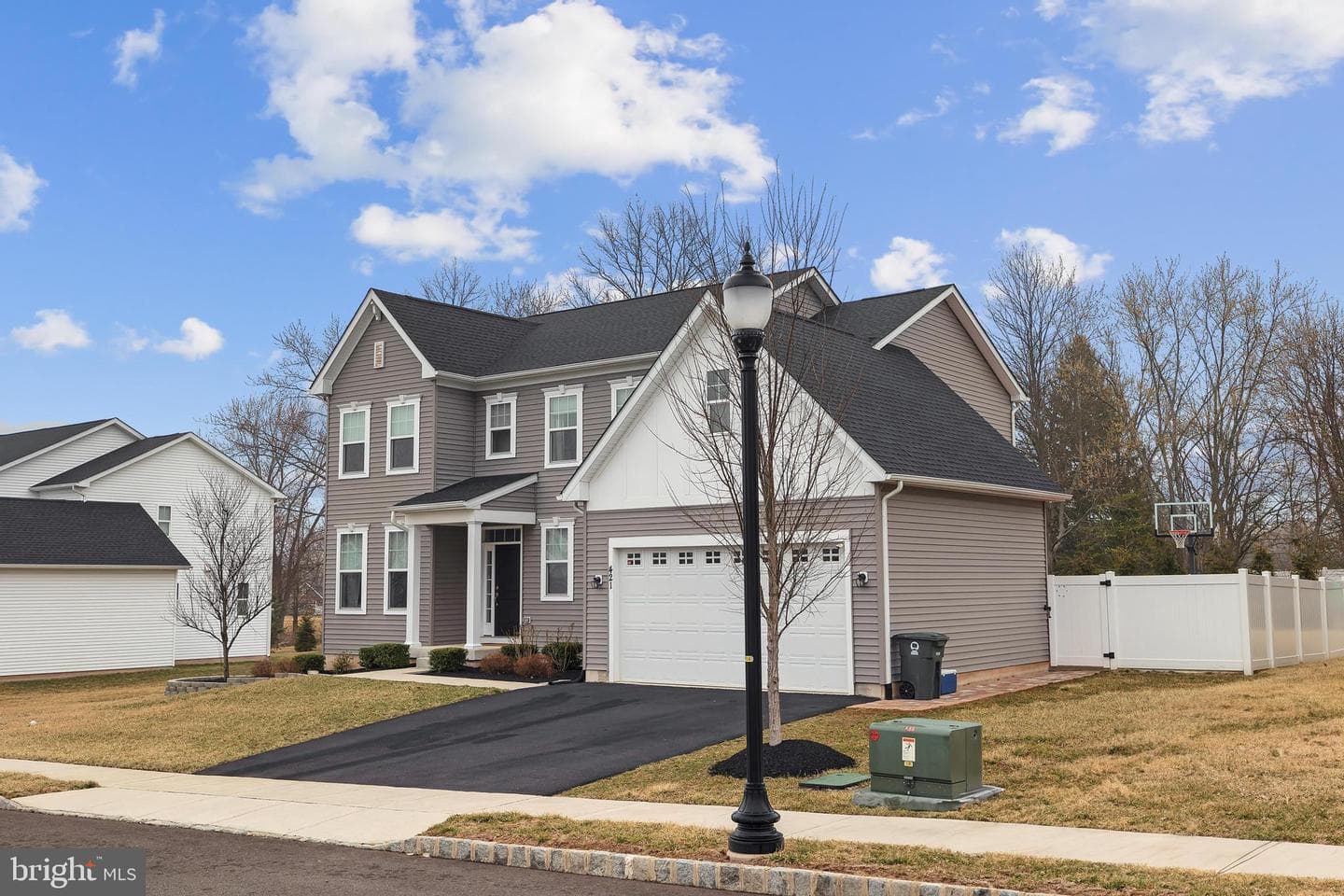 421 Juliana Way photo 2