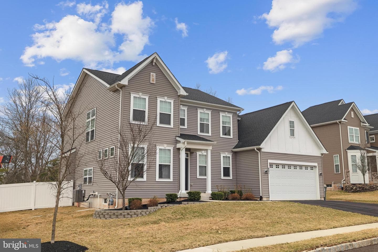 421 Juliana Way photo 3
