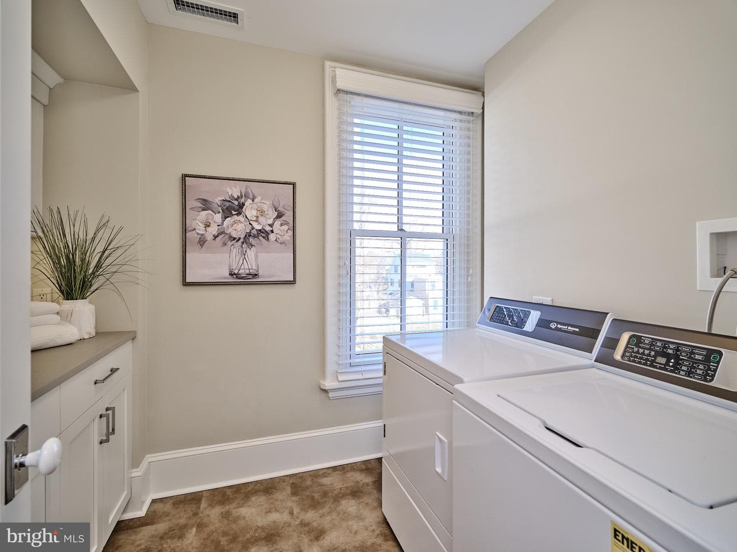 148 E State Street photo 41
