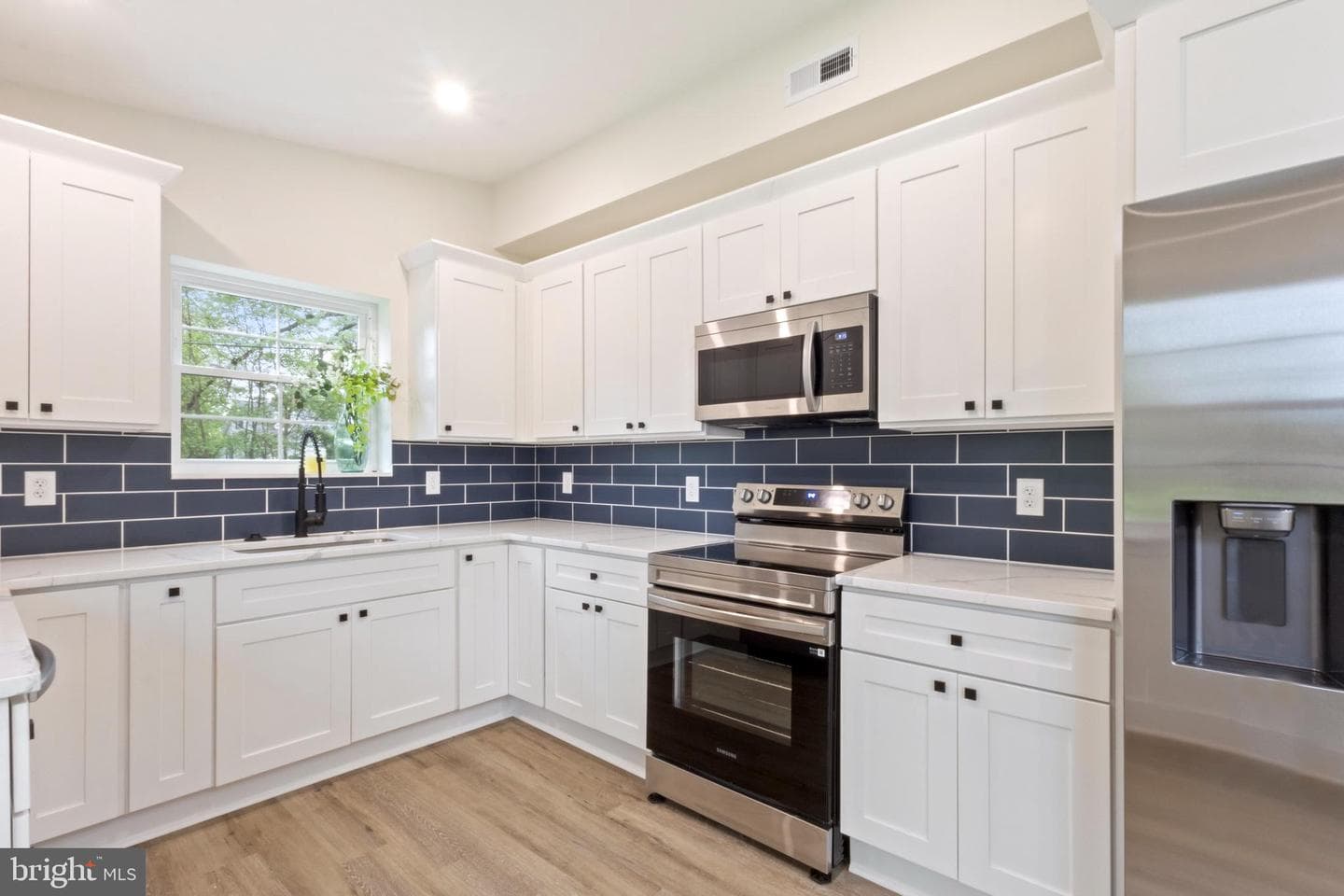 2112 Elm Avenue photo 8