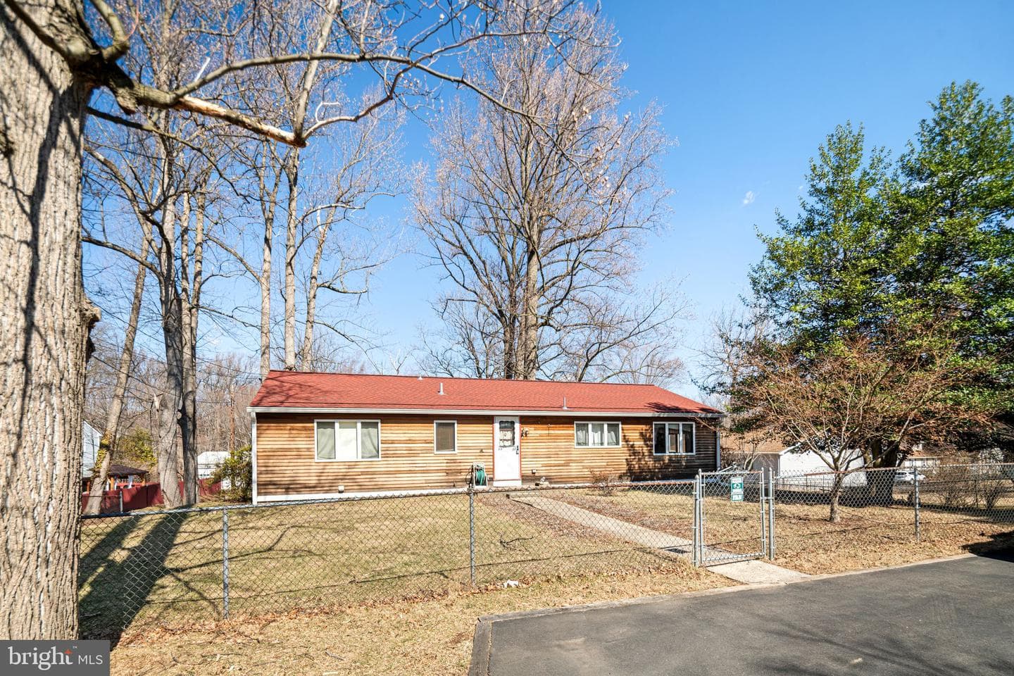1302 Hilton Avenue photo 4