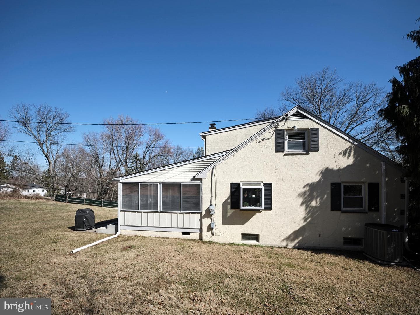 93 E Hillcrest Avenue photo 30