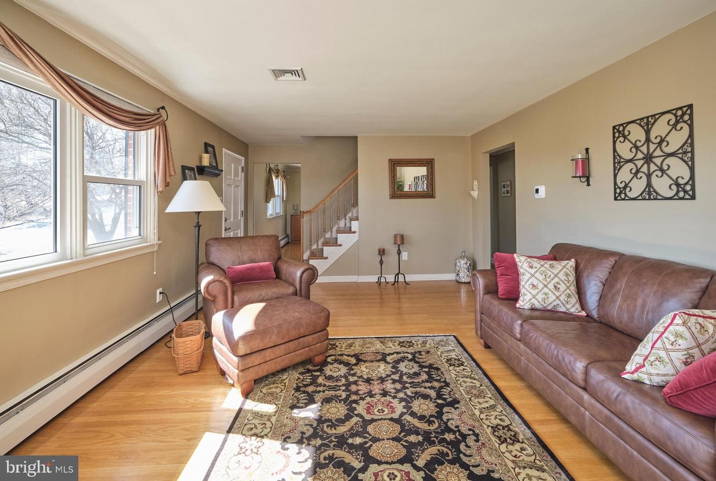 93 E Hillcrest Avenue photo 4