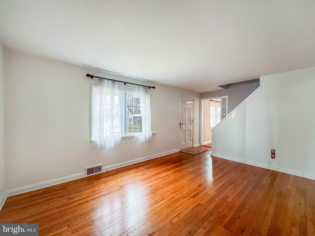 672 Osborne Avenue photo 5