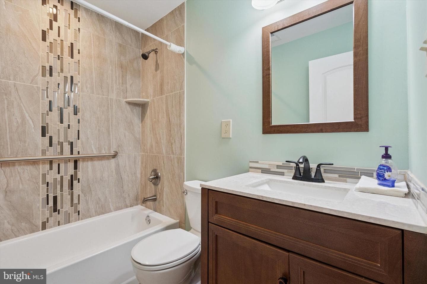 288 Colonial Drive photo 15