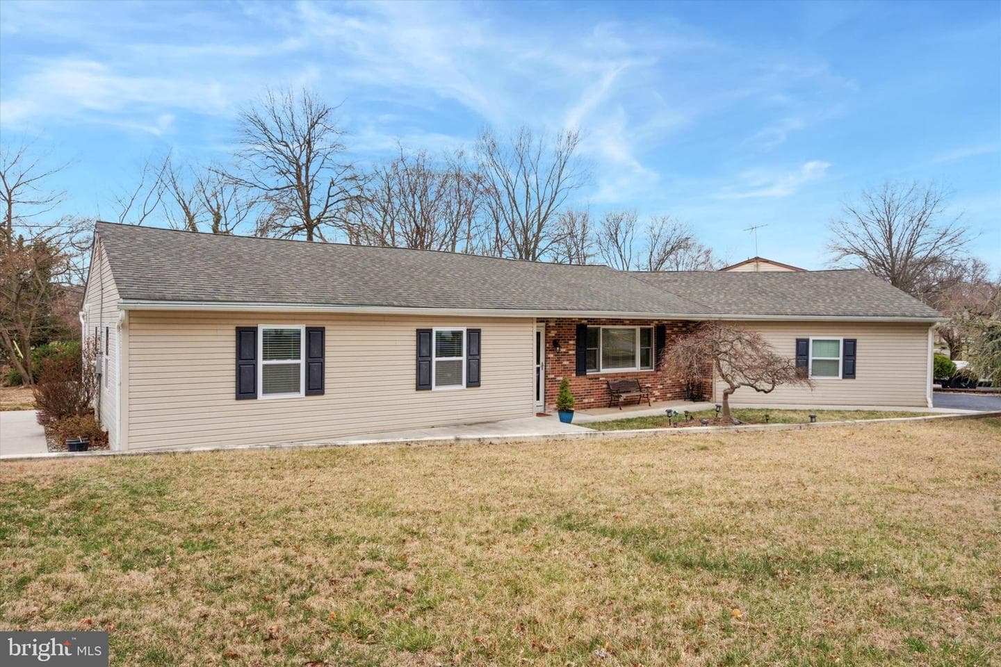 288 Colonial Drive photo 2