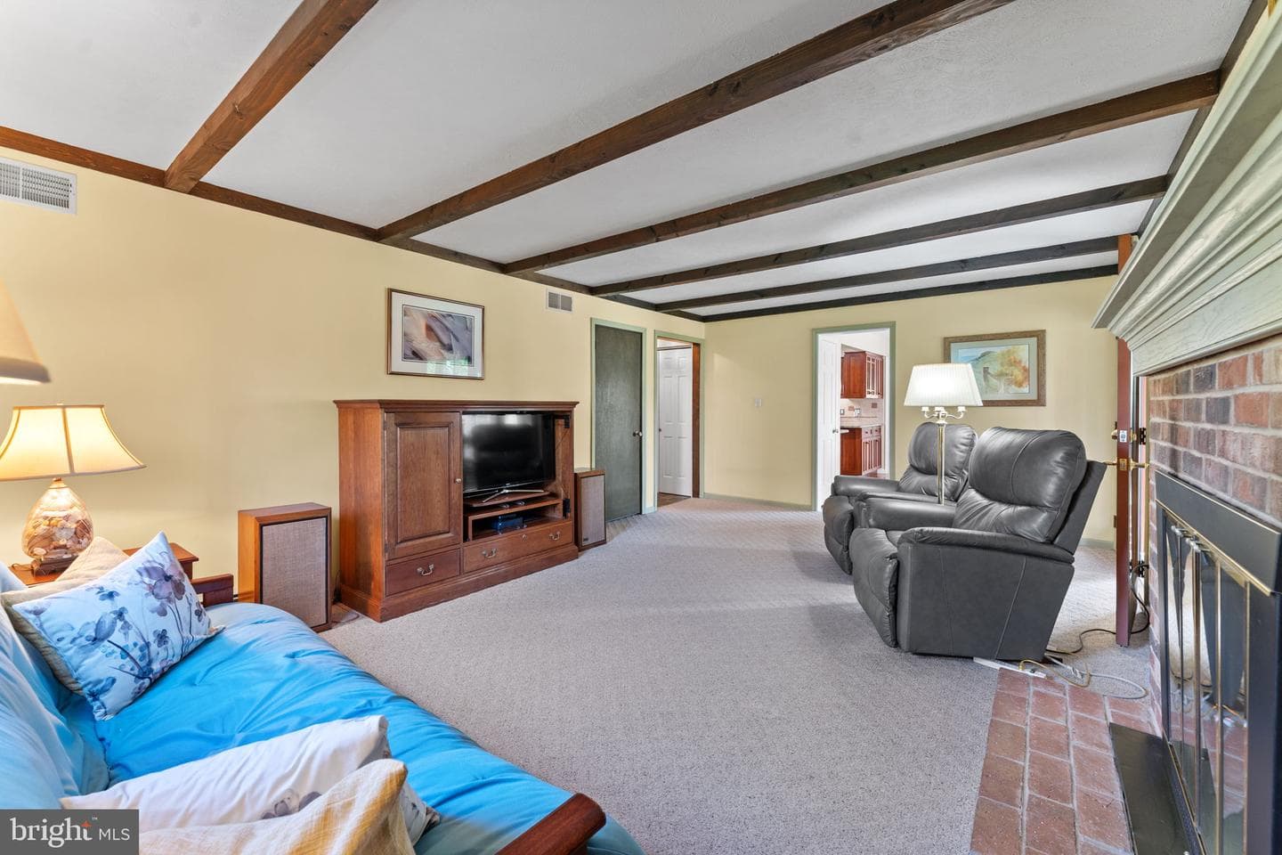40 Deerpath Road photo 17