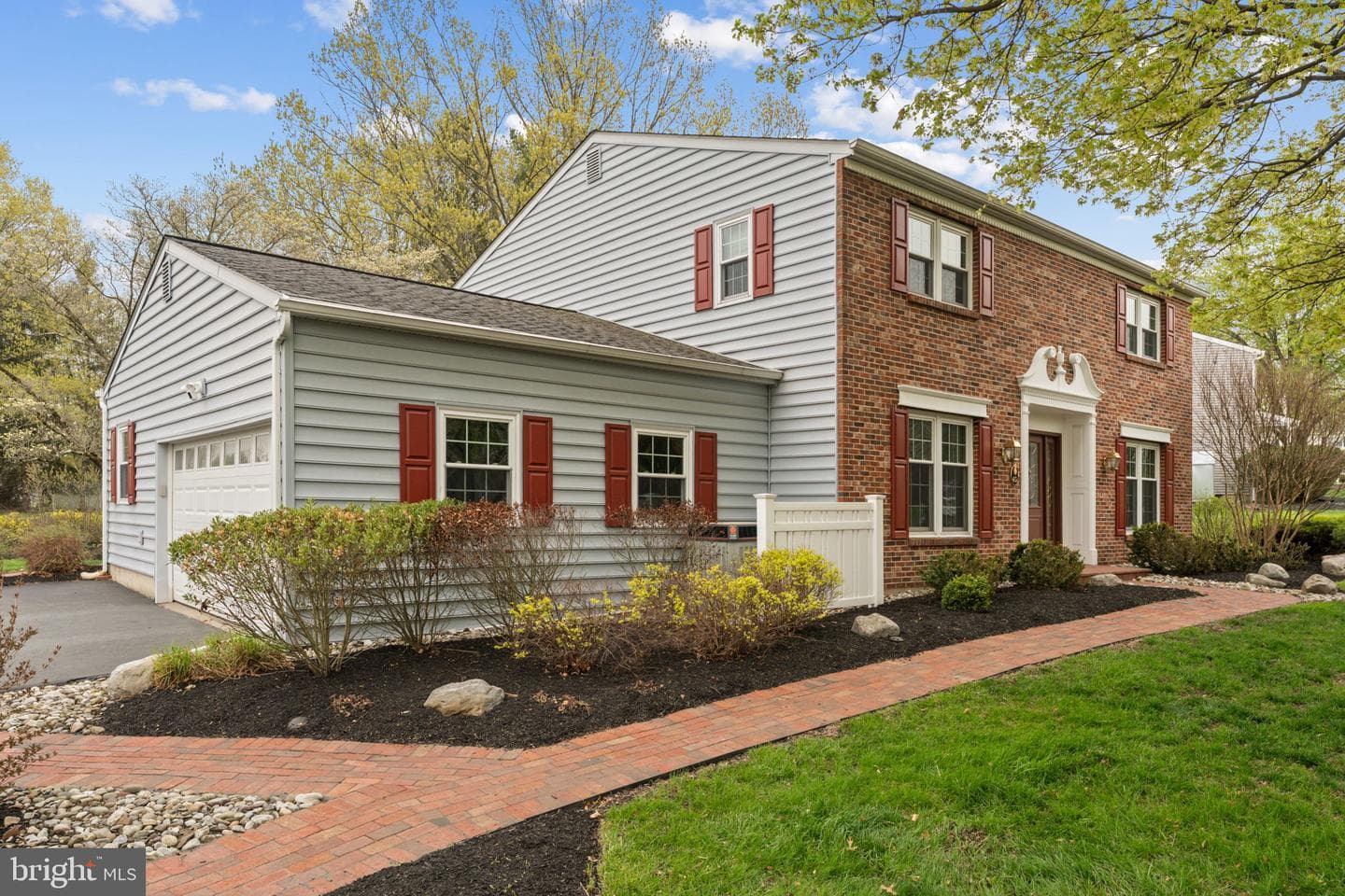 40 Deerpath Road photo 4