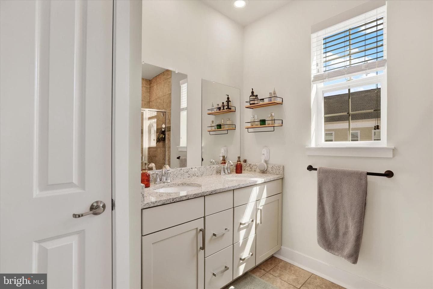 122 Easton Street photo 16