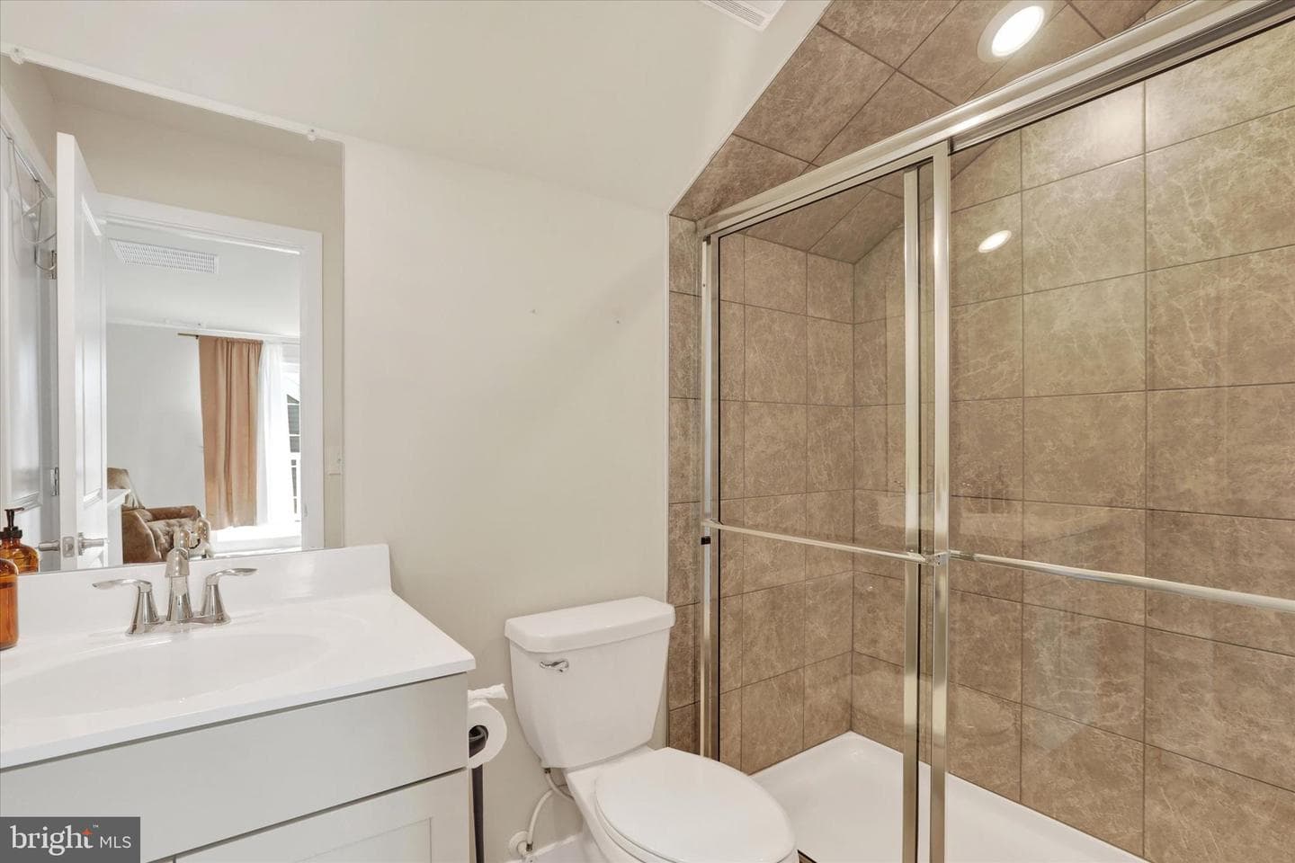 122 Easton Street photo 22