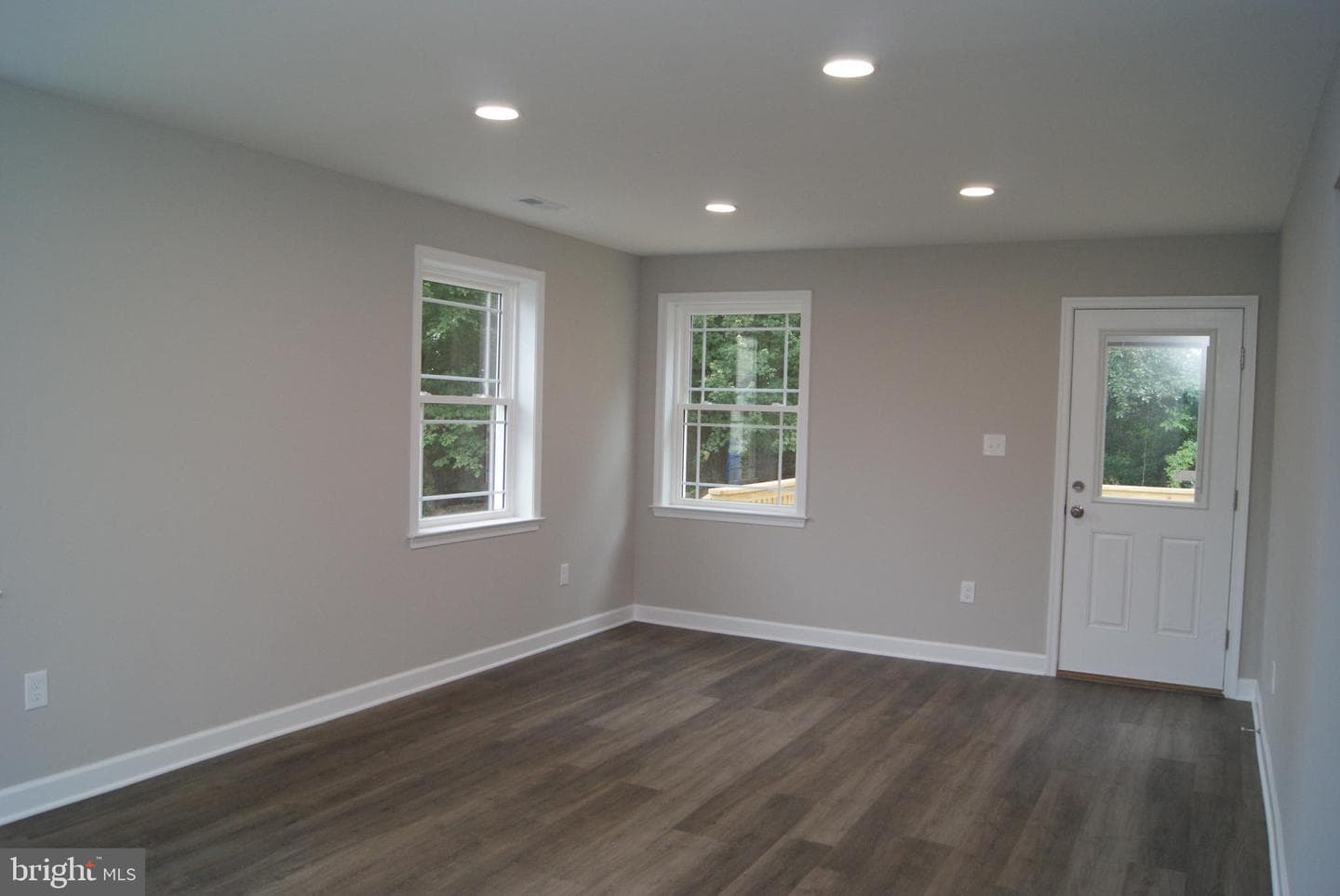 3702 Nichol Street photo 5