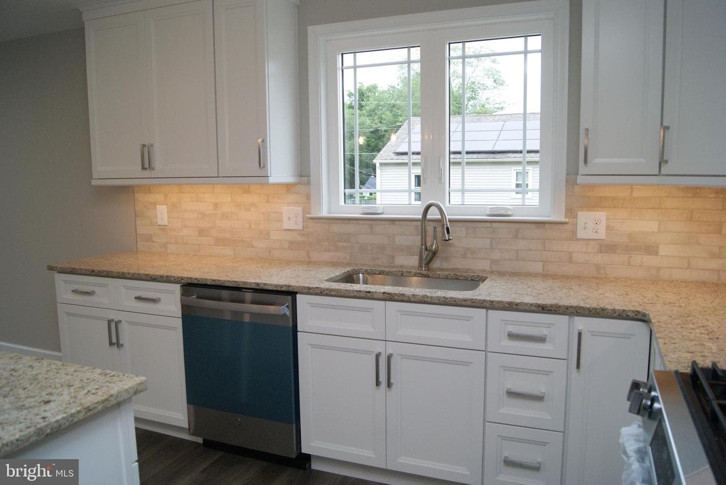 3702 Nichol Street photo 6