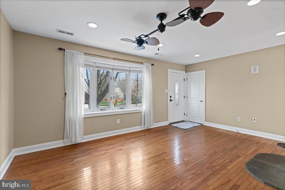 16 Dorothy Avenue photo 4
