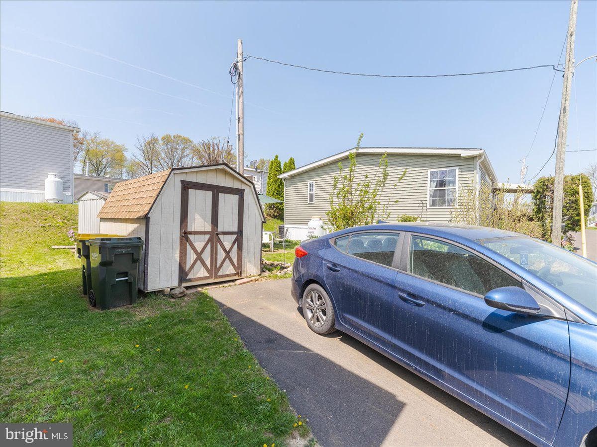 3226 Azalea Avenue photo 3