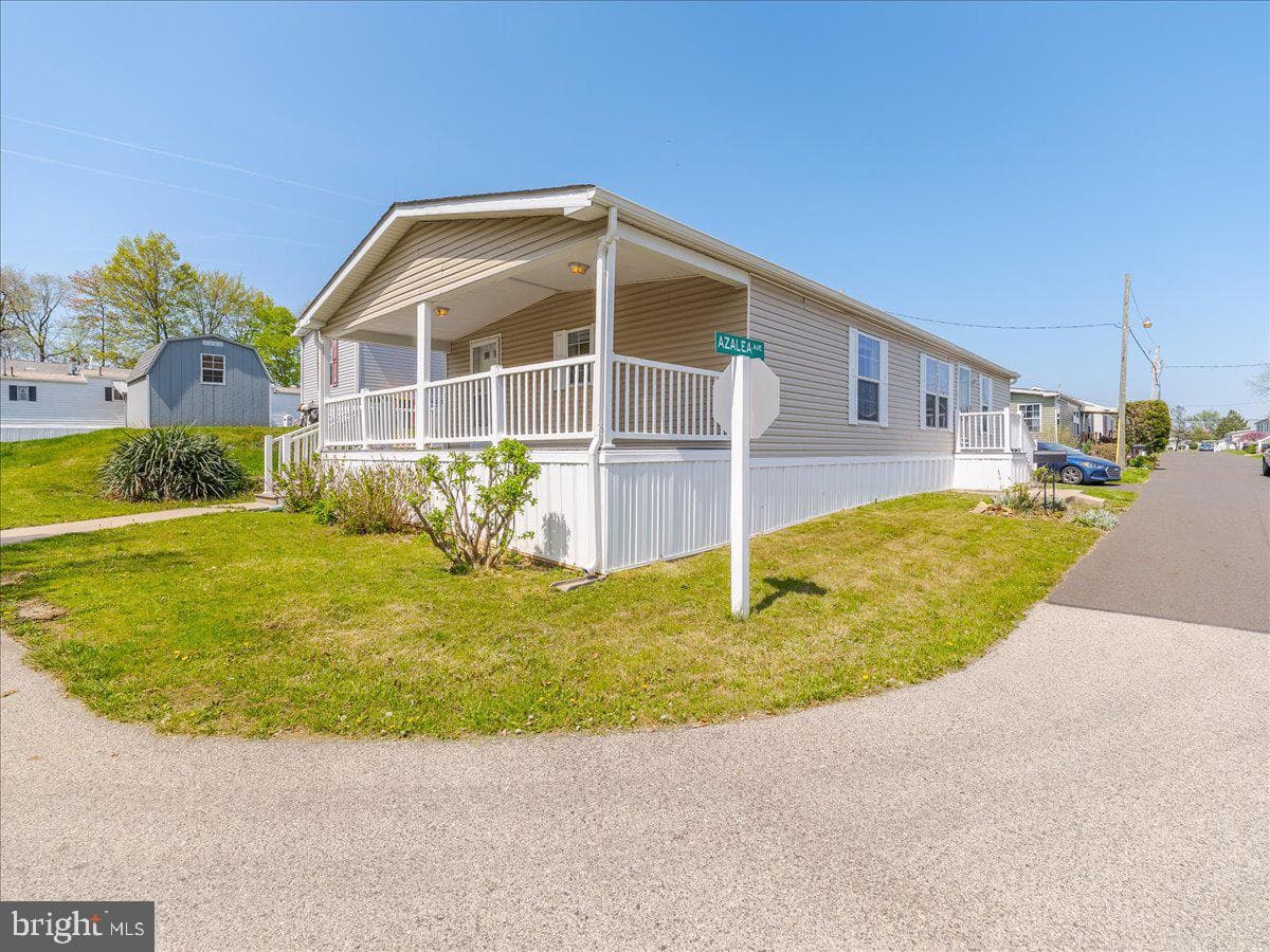 3226 Azalea Avenue photo 4