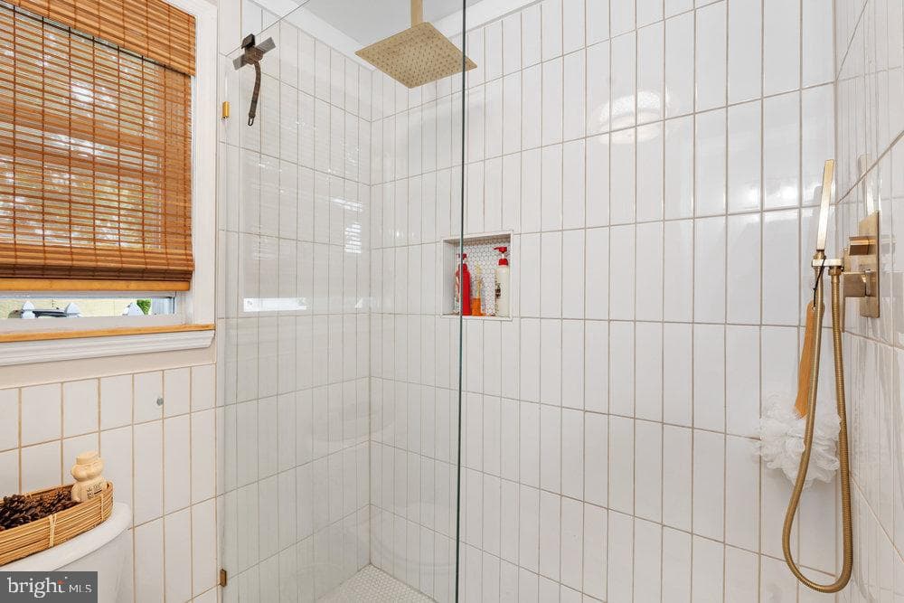 1304 Woodbine Avenue photo 15