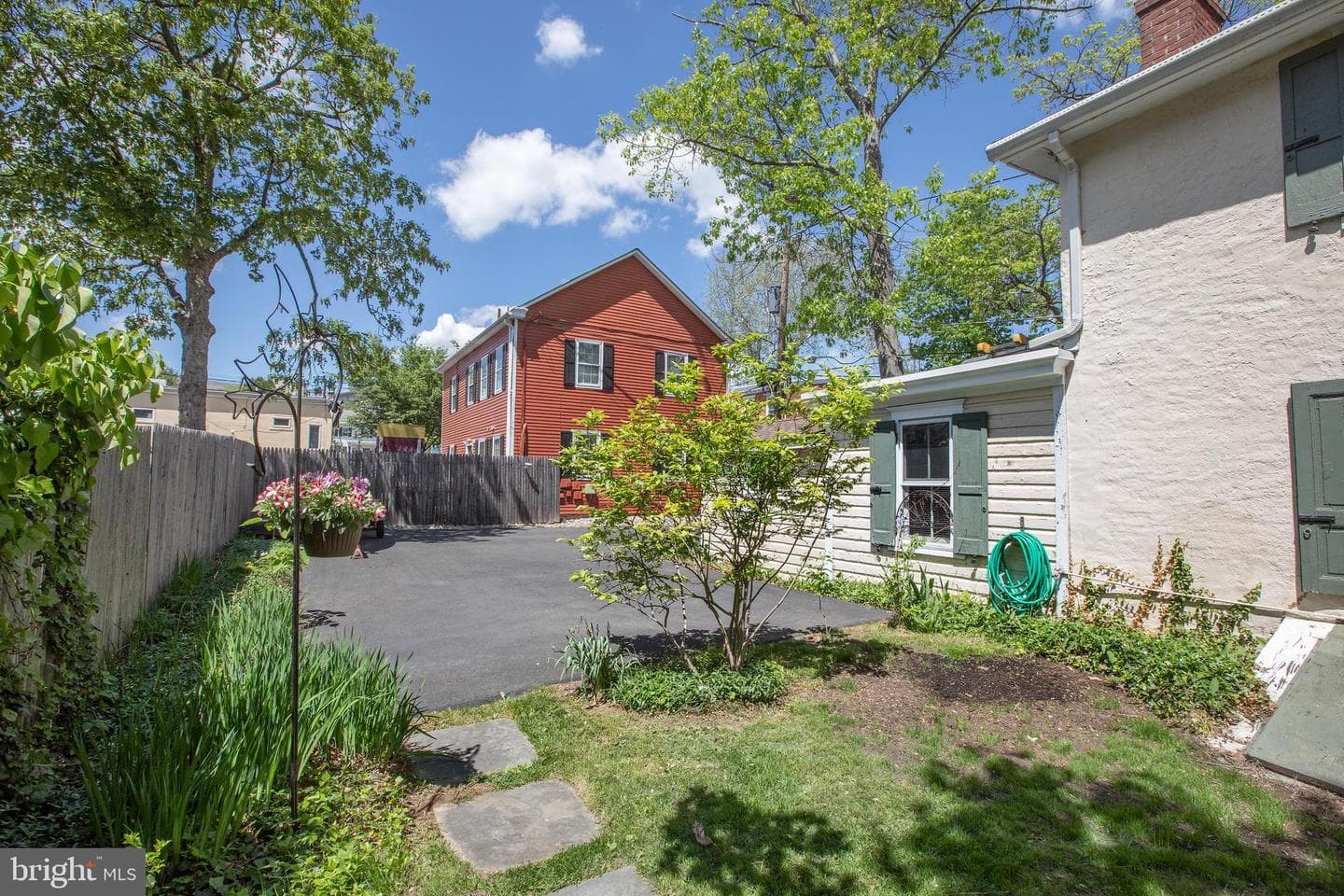 69 E Oakland Avenue photo 27