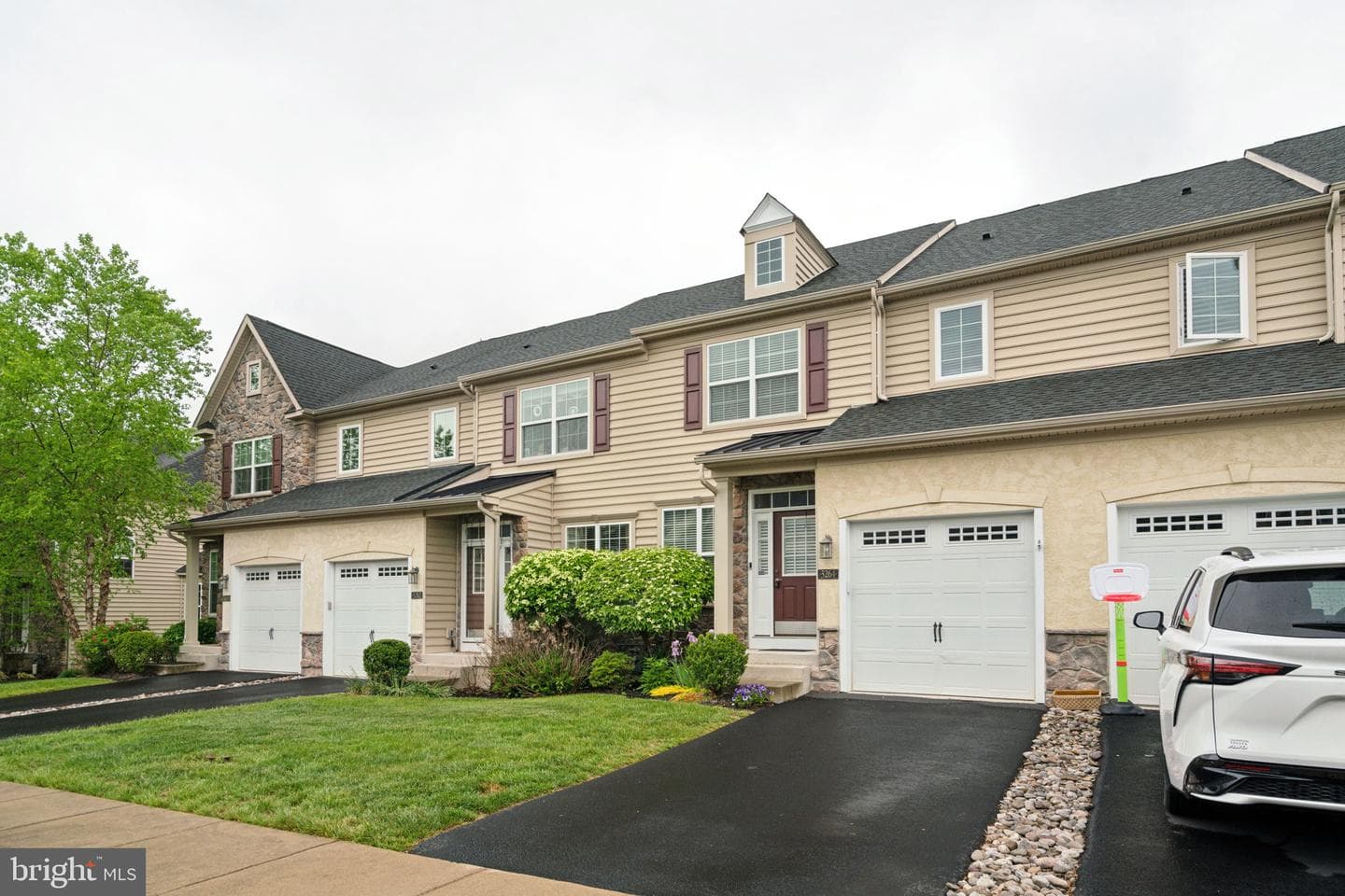 3264 Brookside Drive photo 2
