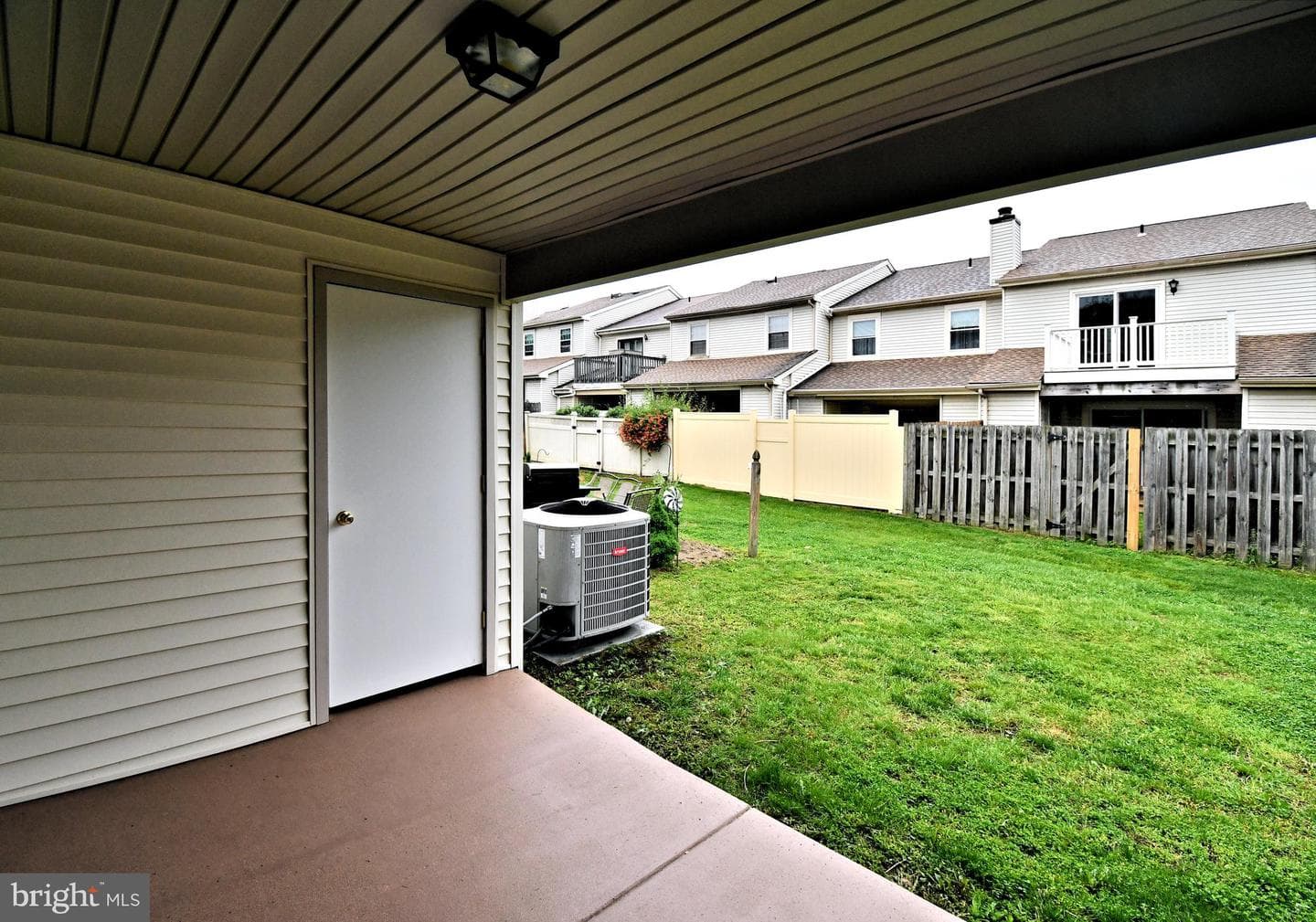 305 Ward Court photo 22