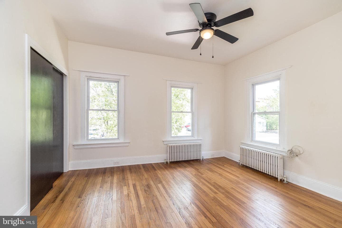 616 W Walnut Street photo 20