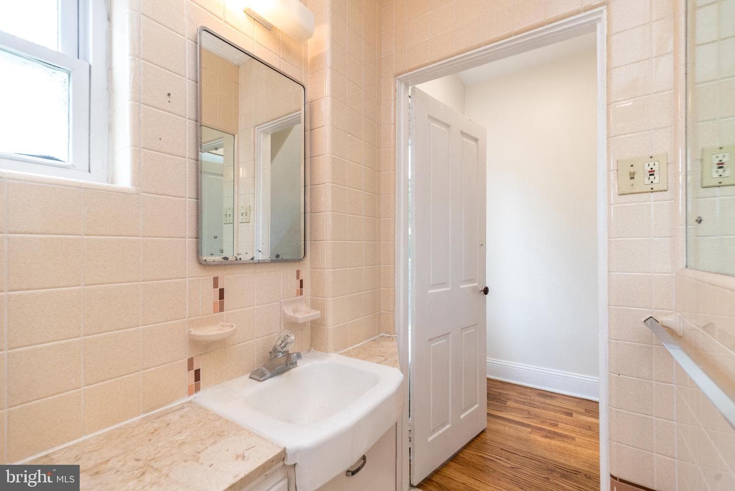 616 W Walnut Street photo 25
