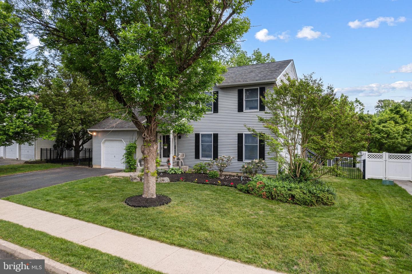 617 Highpointe Circle photo 3