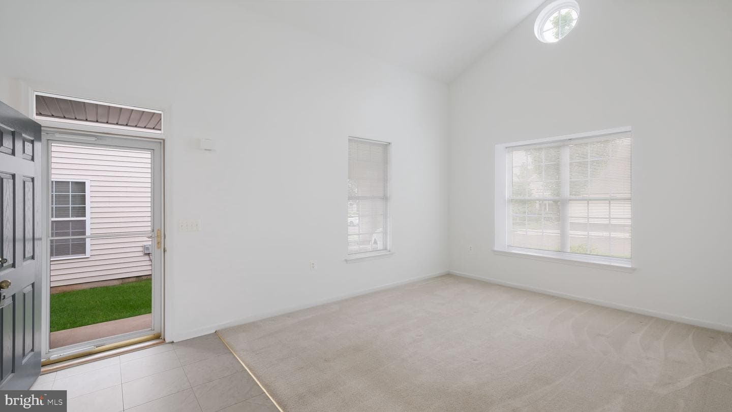 926 Laurens Lane photo 3