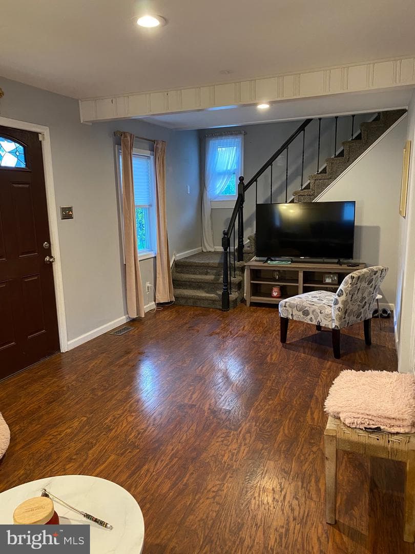 530 Avenue B photo 6