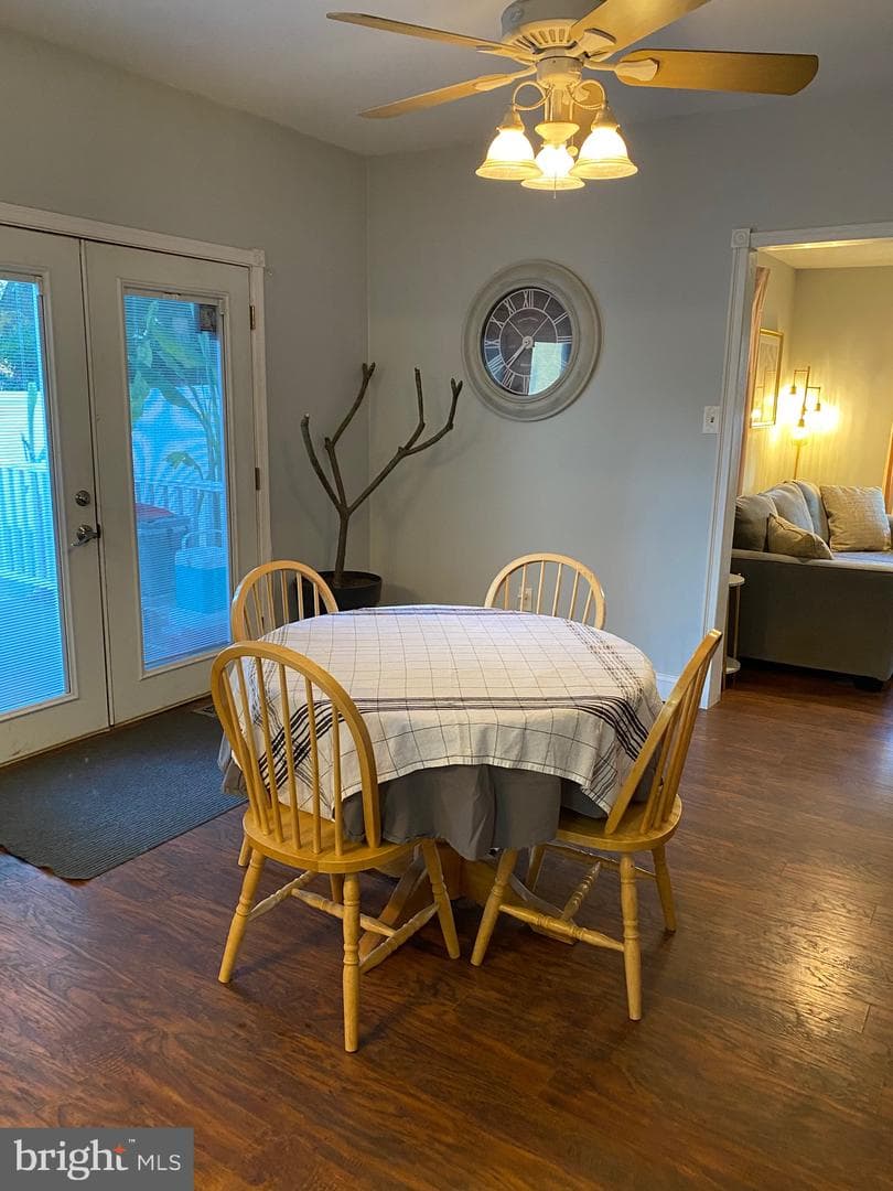 530 Avenue B photo 9