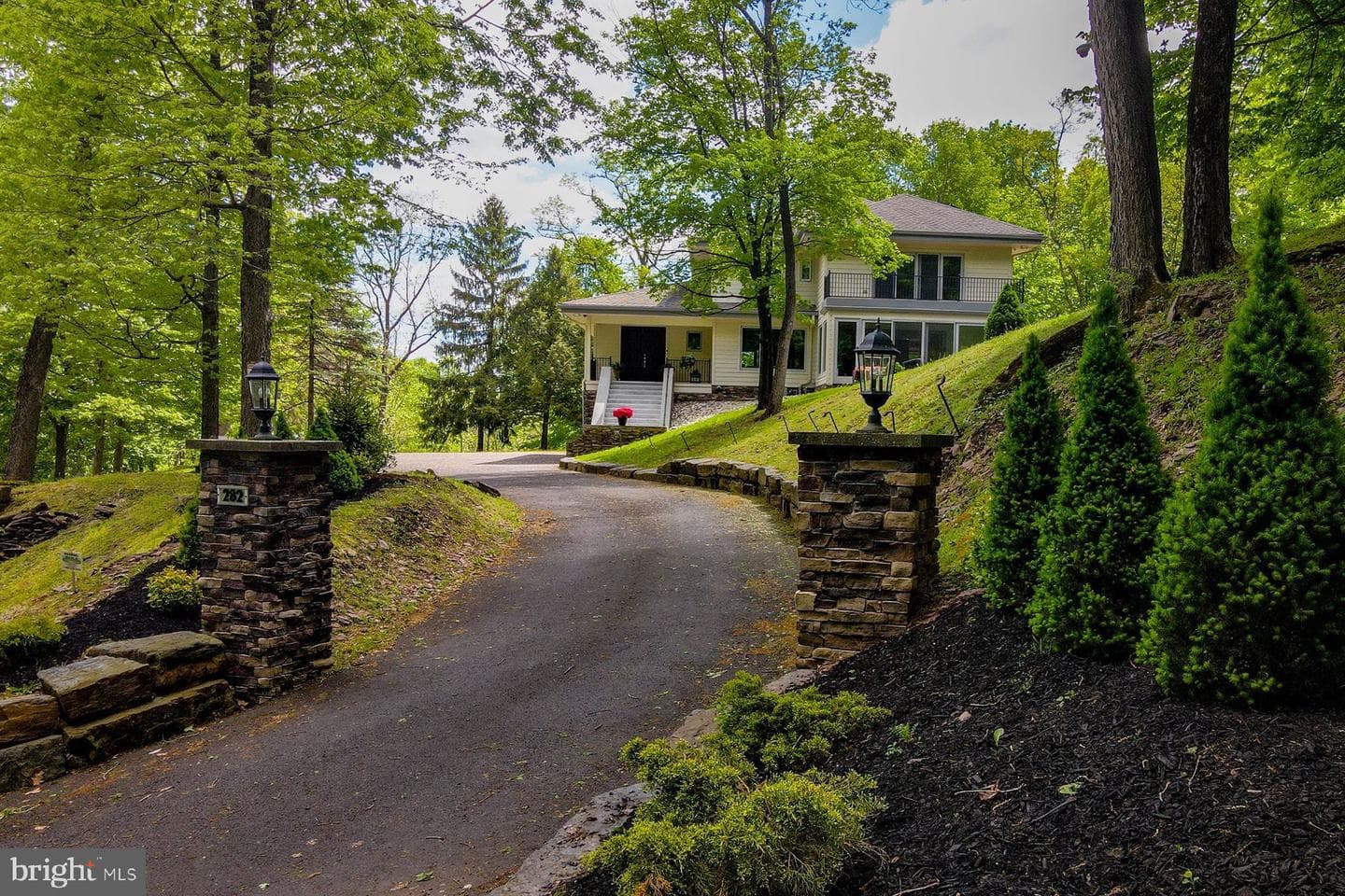 282 Aqueduct Road photo 2