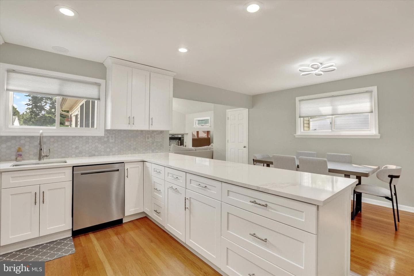 869 Primrose Drive photo 4