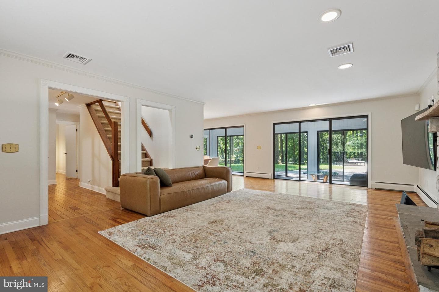 5653 Private Drive photo 4