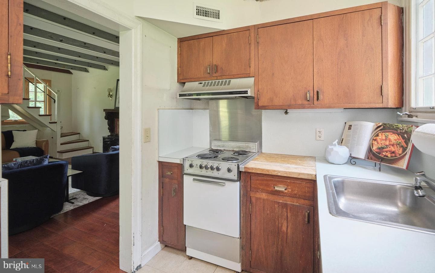2598 River Road photo 17